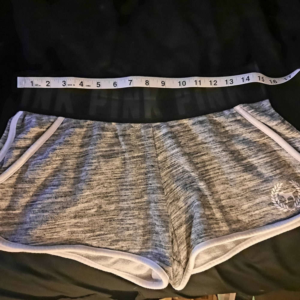 Victoria Secrets PINK Shorts Size L